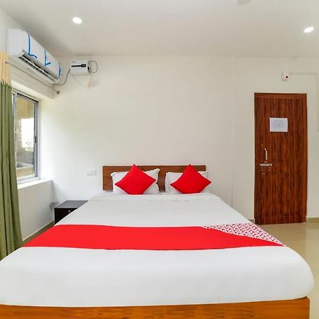 Oyo 40893 Hotel Lotus Γουβαχάτι Εξωτερικό φωτογραφία