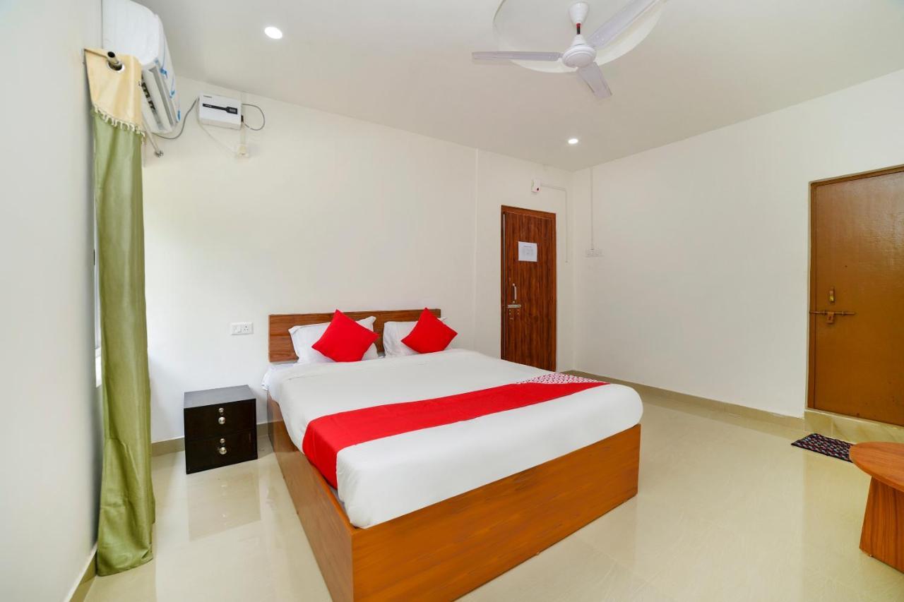Oyo 40893 Hotel Lotus Γουβαχάτι Εξωτερικό φωτογραφία