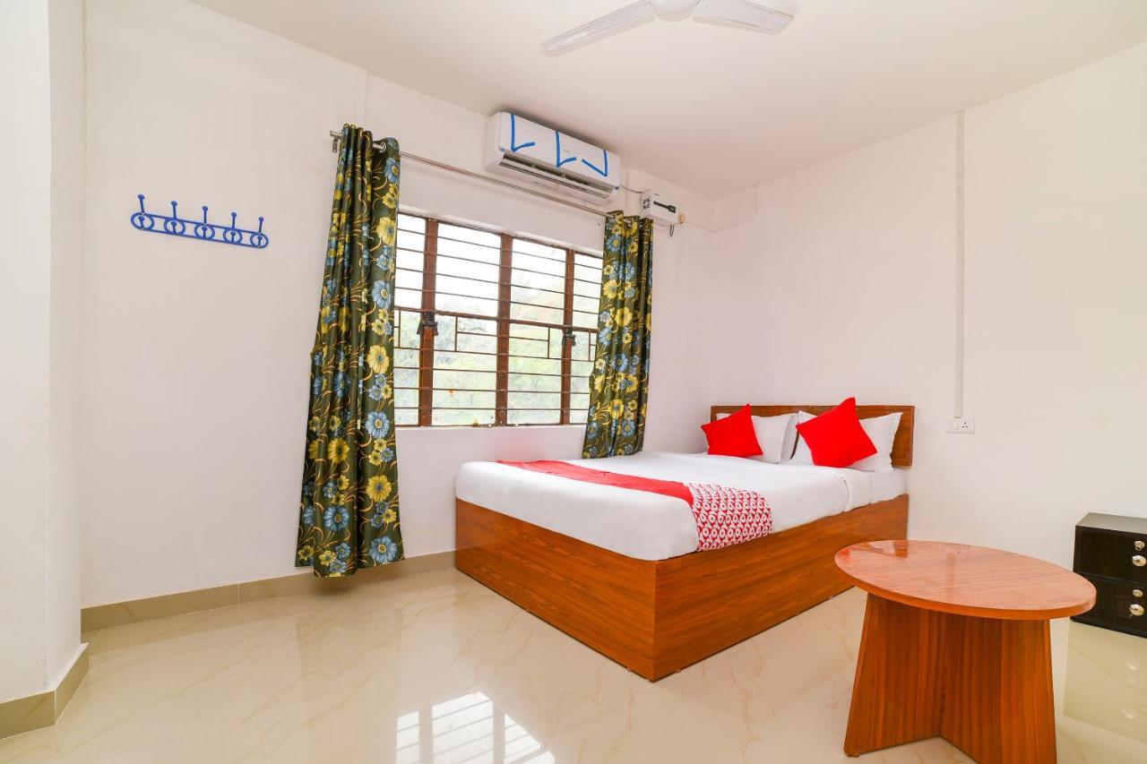 Oyo 40893 Hotel Lotus Γουβαχάτι Εξωτερικό φωτογραφία