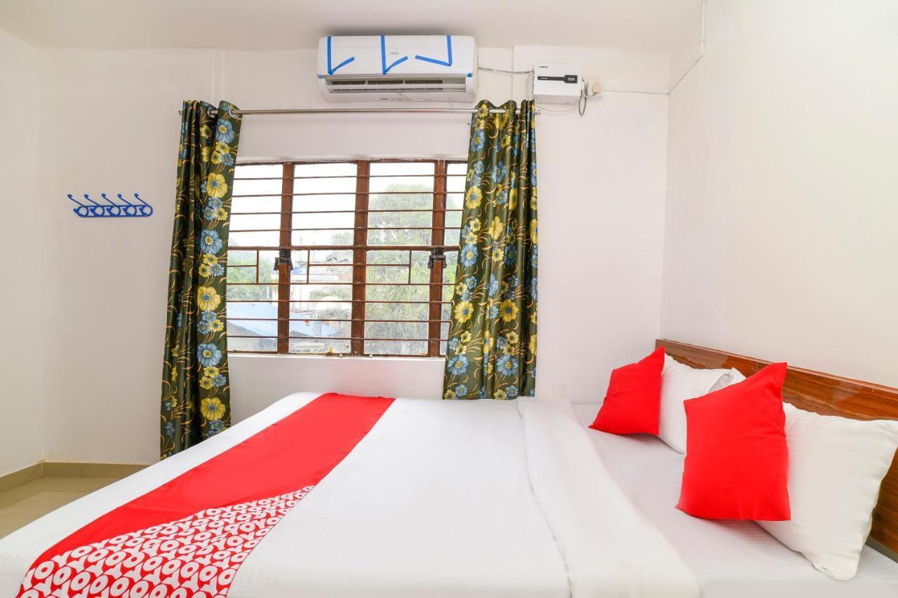 Oyo 40893 Hotel Lotus Γουβαχάτι Εξωτερικό φωτογραφία